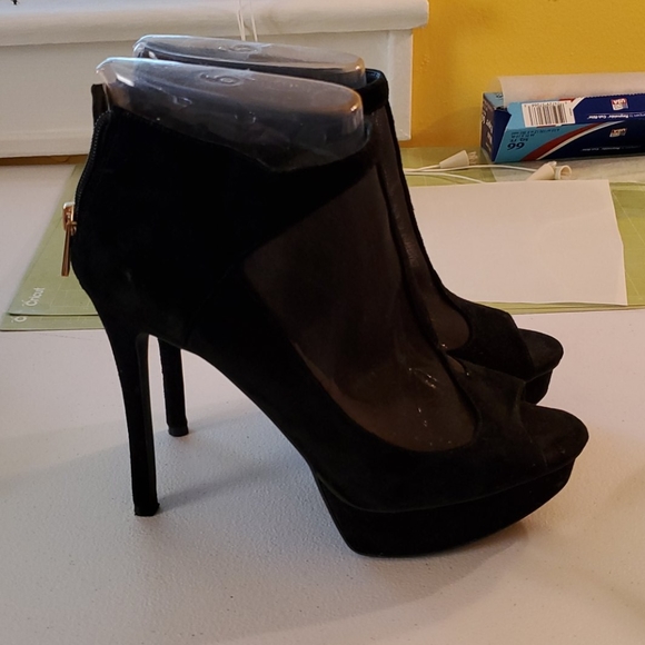 Shoes - Picture 2 of 3